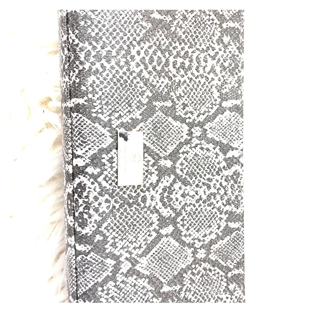 Samantha Thavasa snake clutch